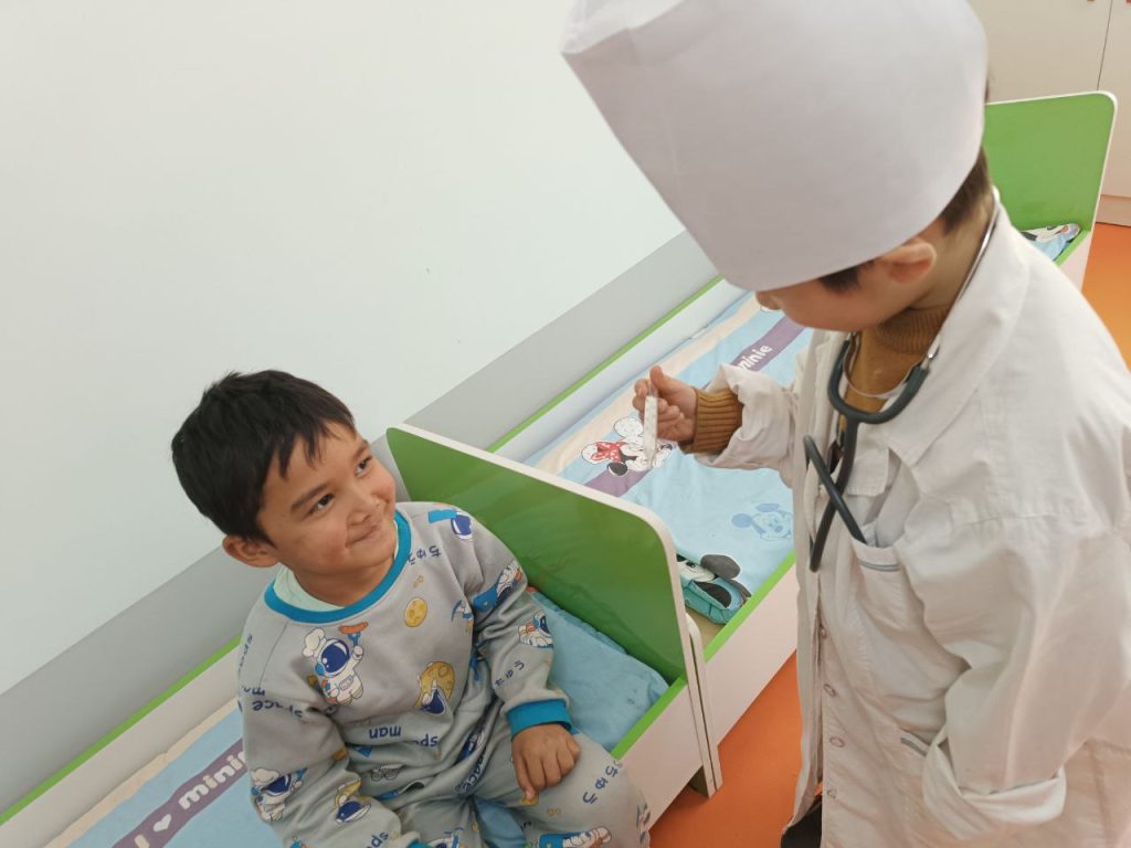 Sherobod tumanidagi 40-sonli DMTTda “Kelajak soati” doirasida kasbga yo‘naltirish mashg‘uloti o‘tkazildi